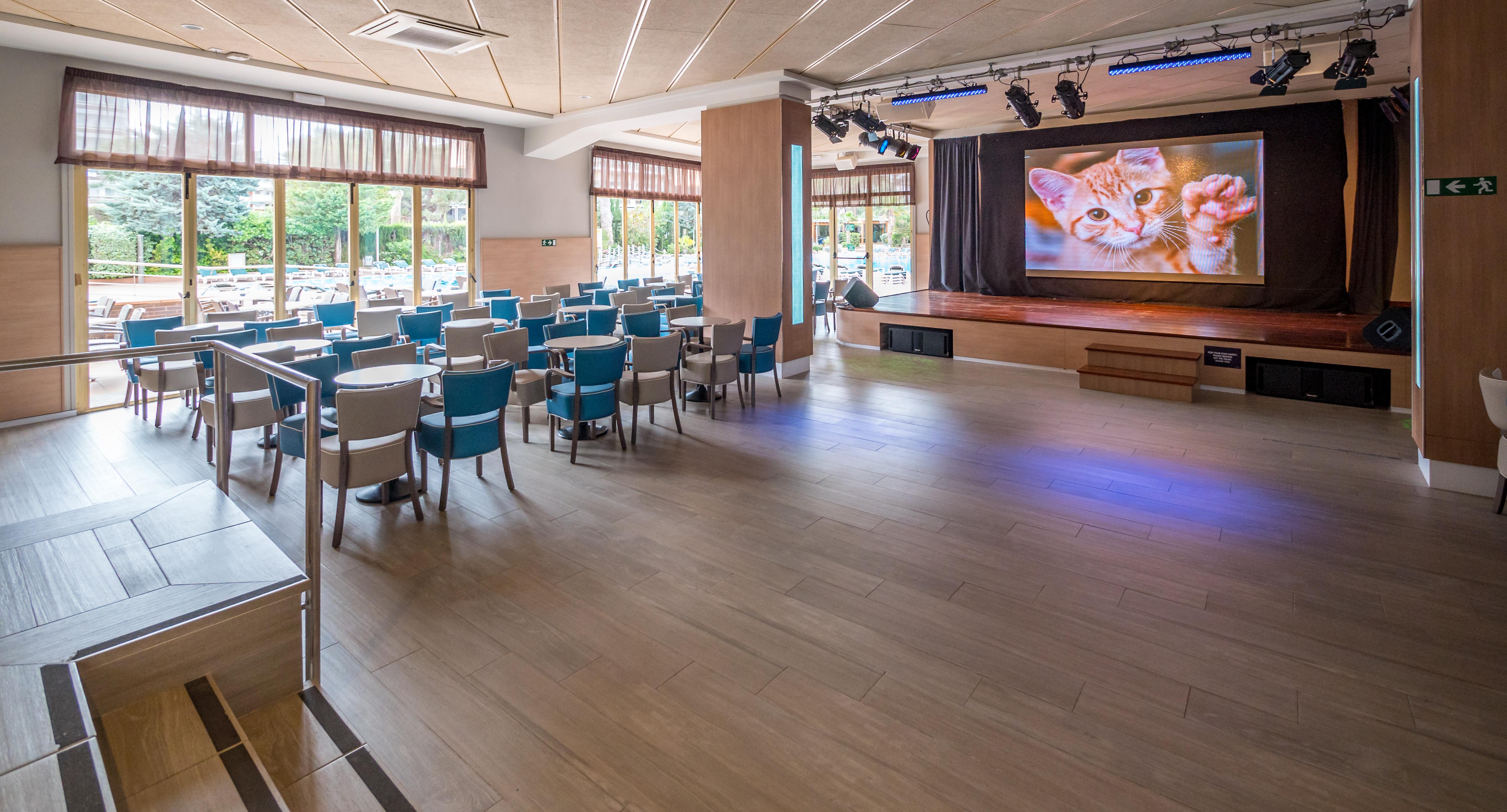 Hotel Golden Avenida Family 4*