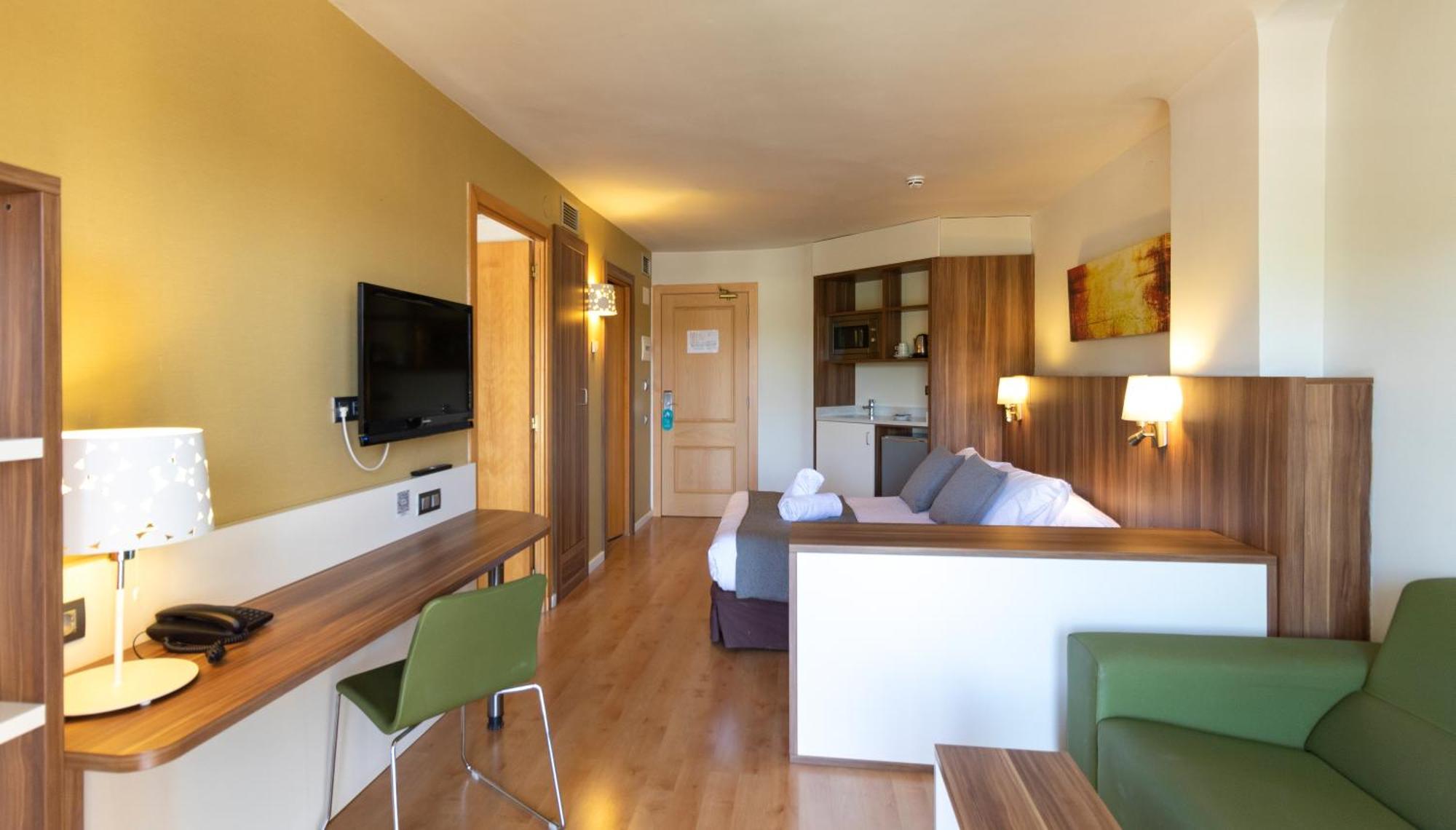 Golden Avenida Family 4*