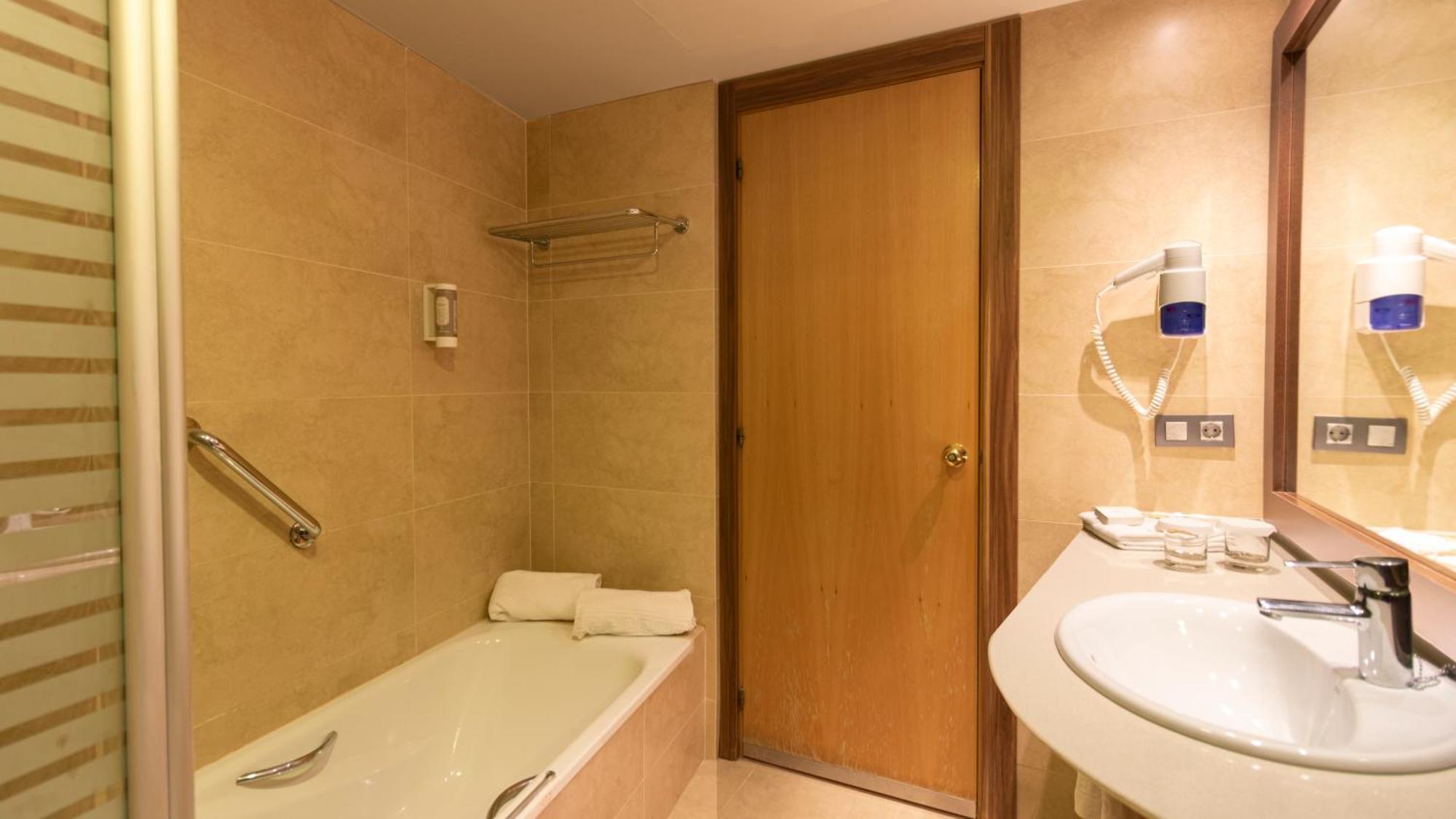 Golden Avenida Family 4* 4* Salou