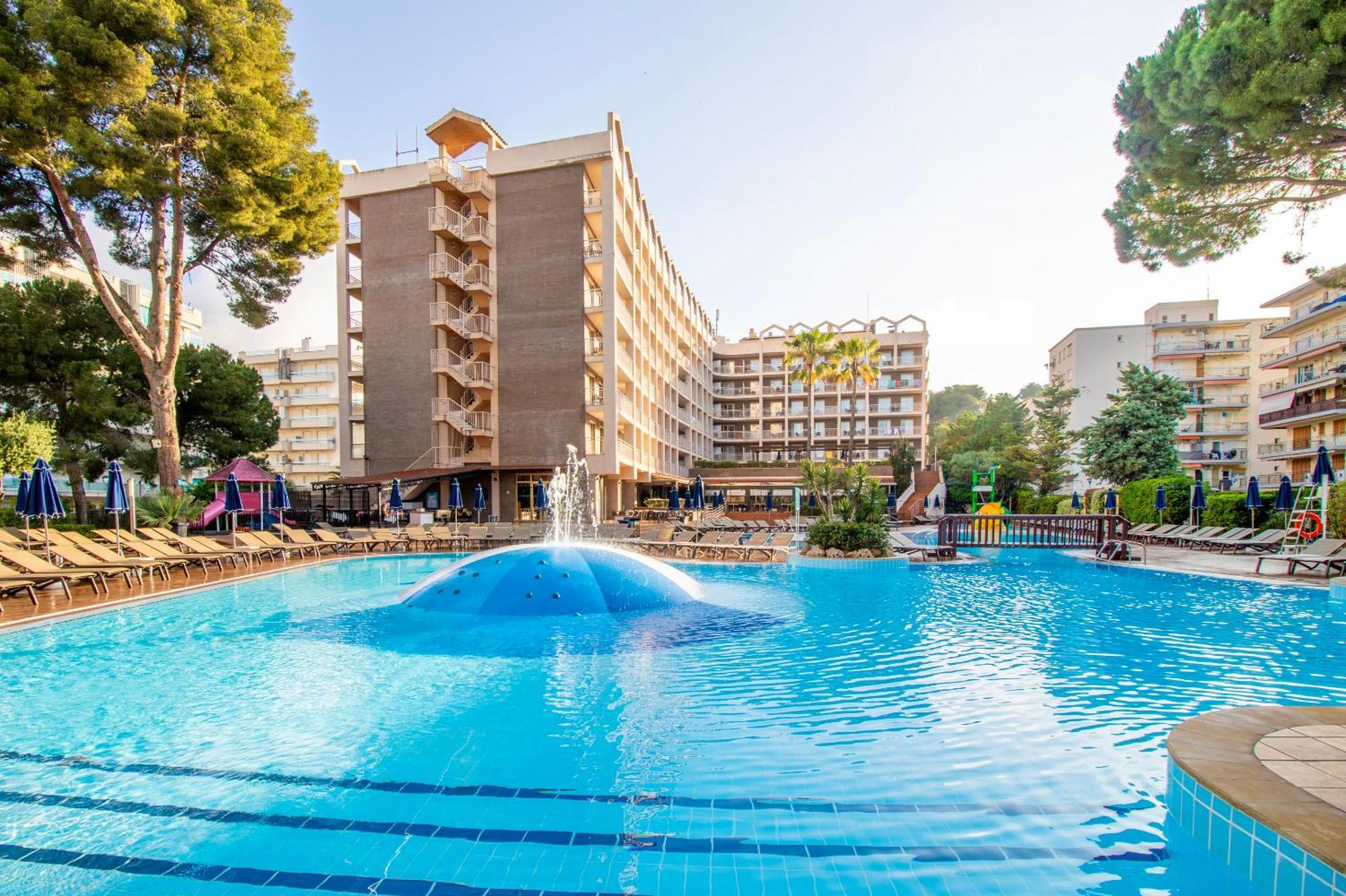 Golden Avenida Family 4*