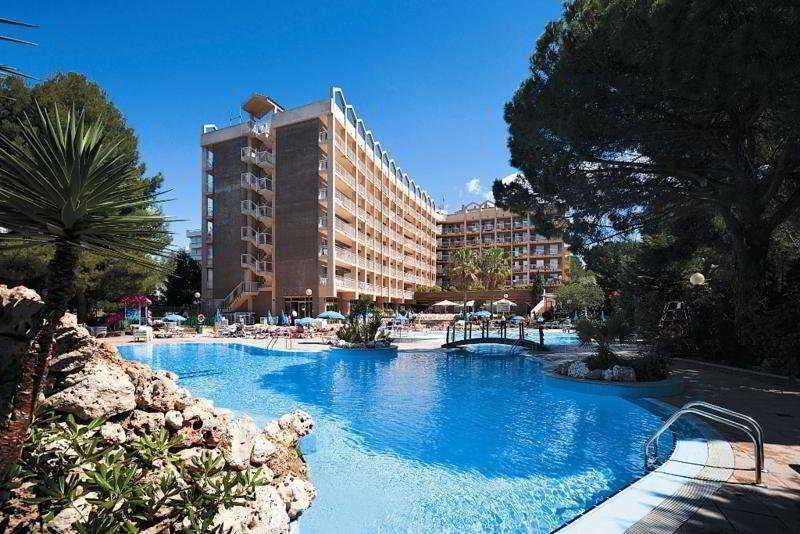 Golden Avenida Family 4* Hotel