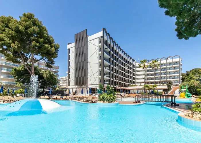 Golden Avenida Family Suites 4*