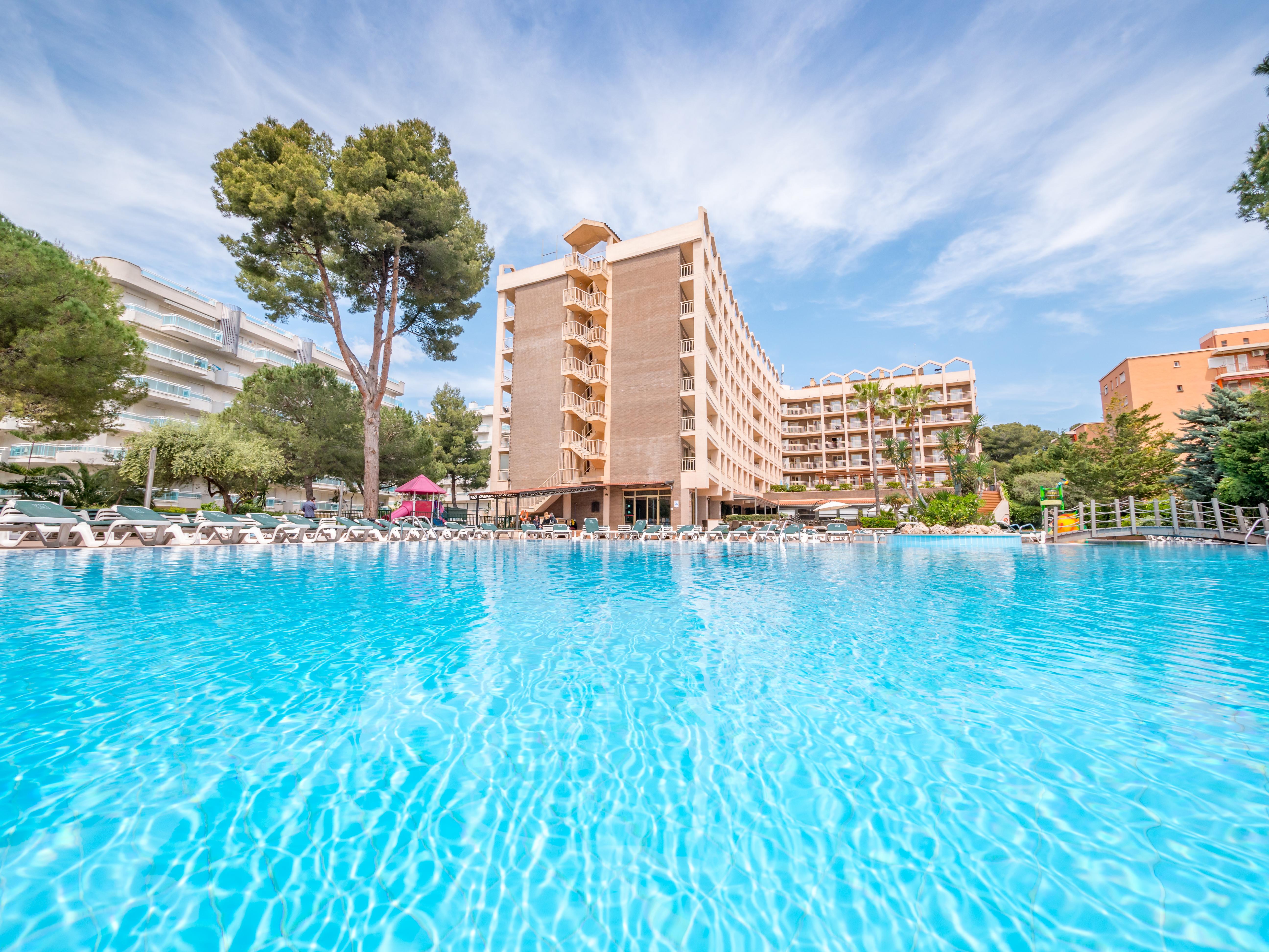 Golden Avenida Family 4*