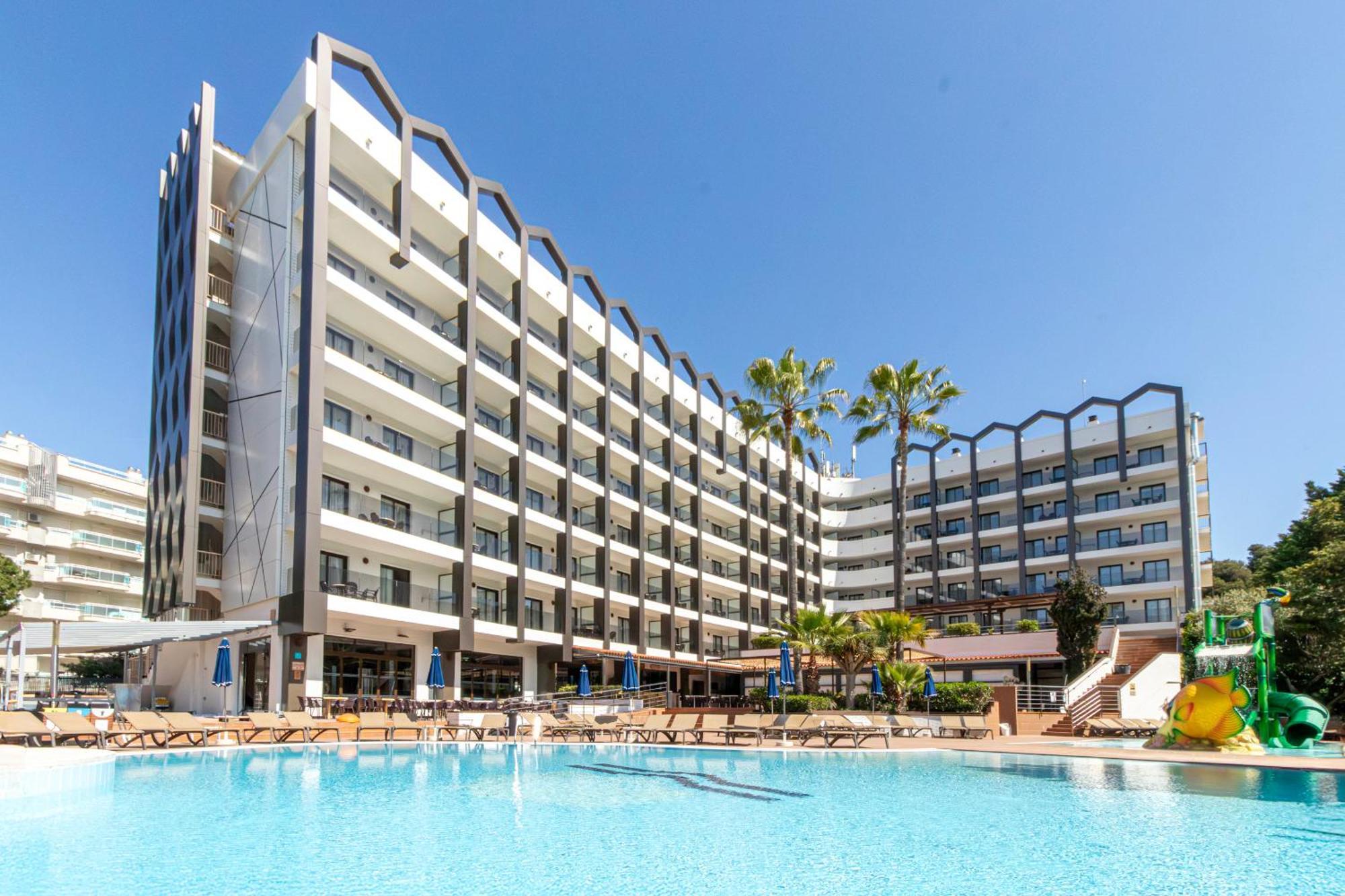 Golden Avenida Family 4*