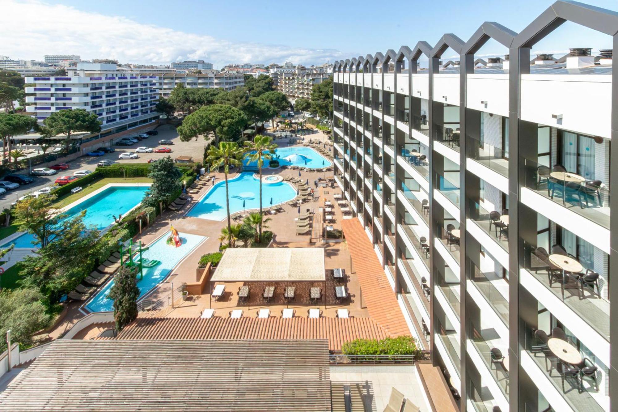 Golden Avenida Family 4* Hotel